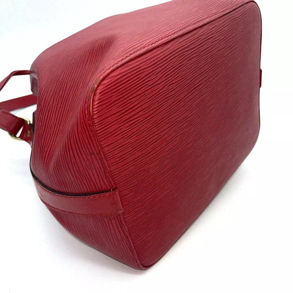 Authentic Louis Vuitton Noe Epi Red Bucket Tote Bag Draw String Close - Picture 11 of 16